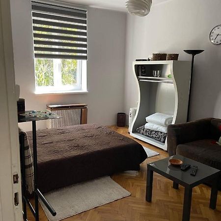 Downtown Apartman Near City Center & Miskolc Plaza Екстер'єр фото