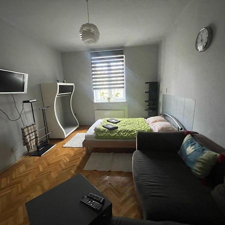 Downtown Apartman Near City Center & Miskolc Plaza Екстер'єр фото