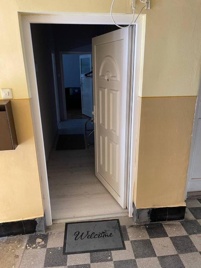 Downtown Apartman Near City Center & Miskolc Plaza Екстер'єр фото