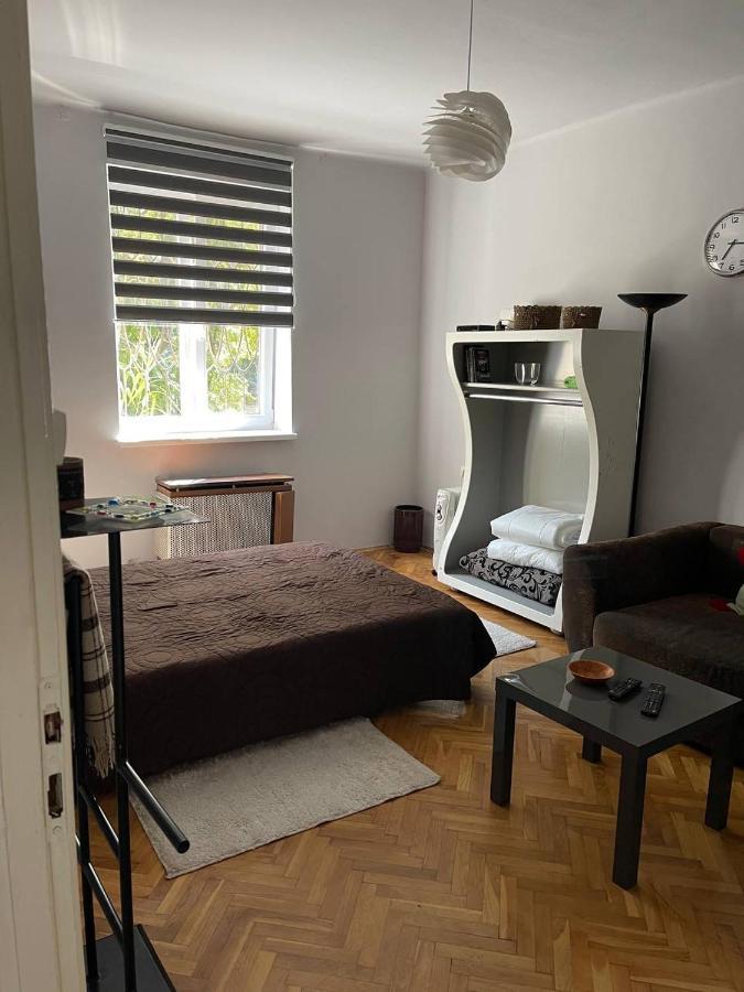 Downtown Apartman Near City Center & Miskolc Plaza Екстер'єр фото