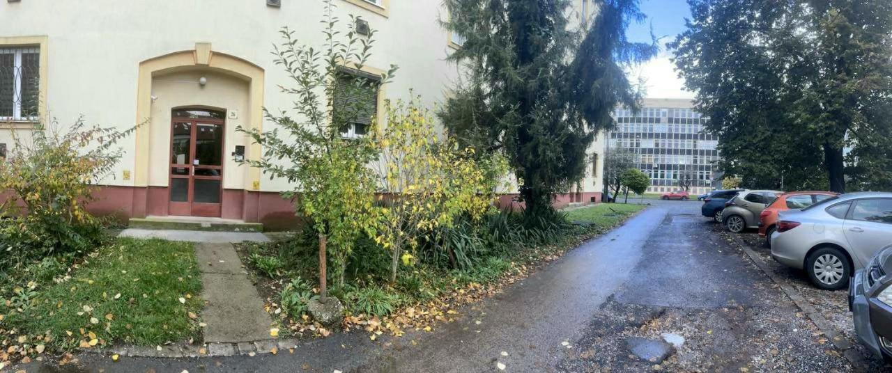 Downtown Apartman Near City Center & Miskolc Plaza Екстер'єр фото