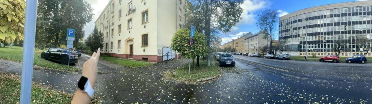 Downtown Apartman Near City Center & Miskolc Plaza Екстер'єр фото