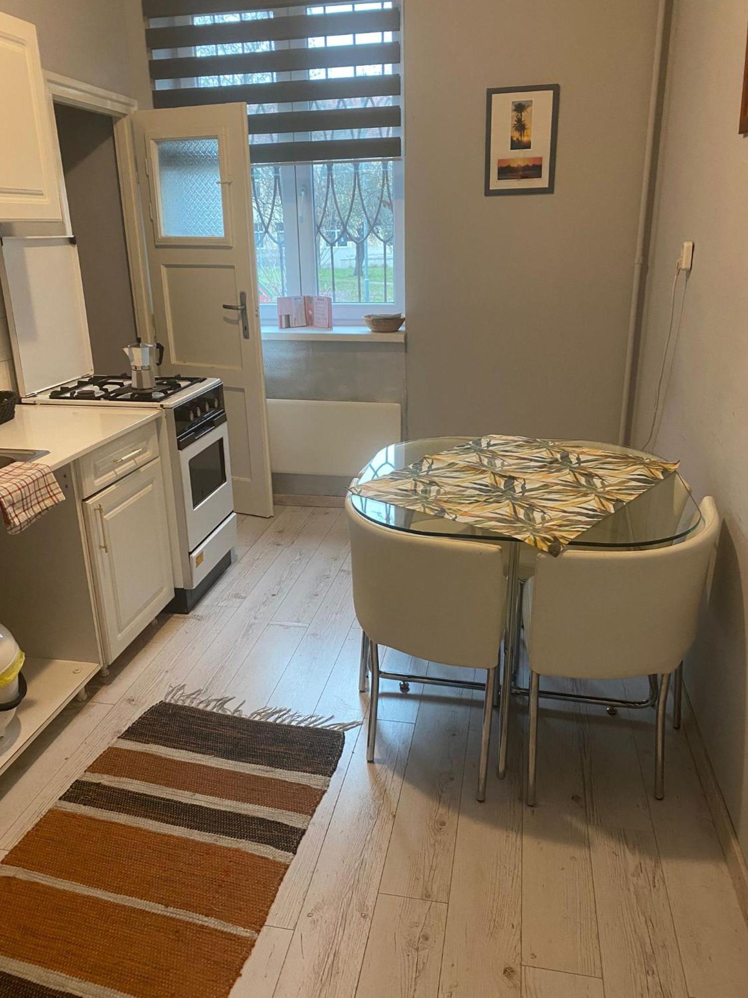 Downtown Apartman Near City Center & Miskolc Plaza Екстер'єр фото