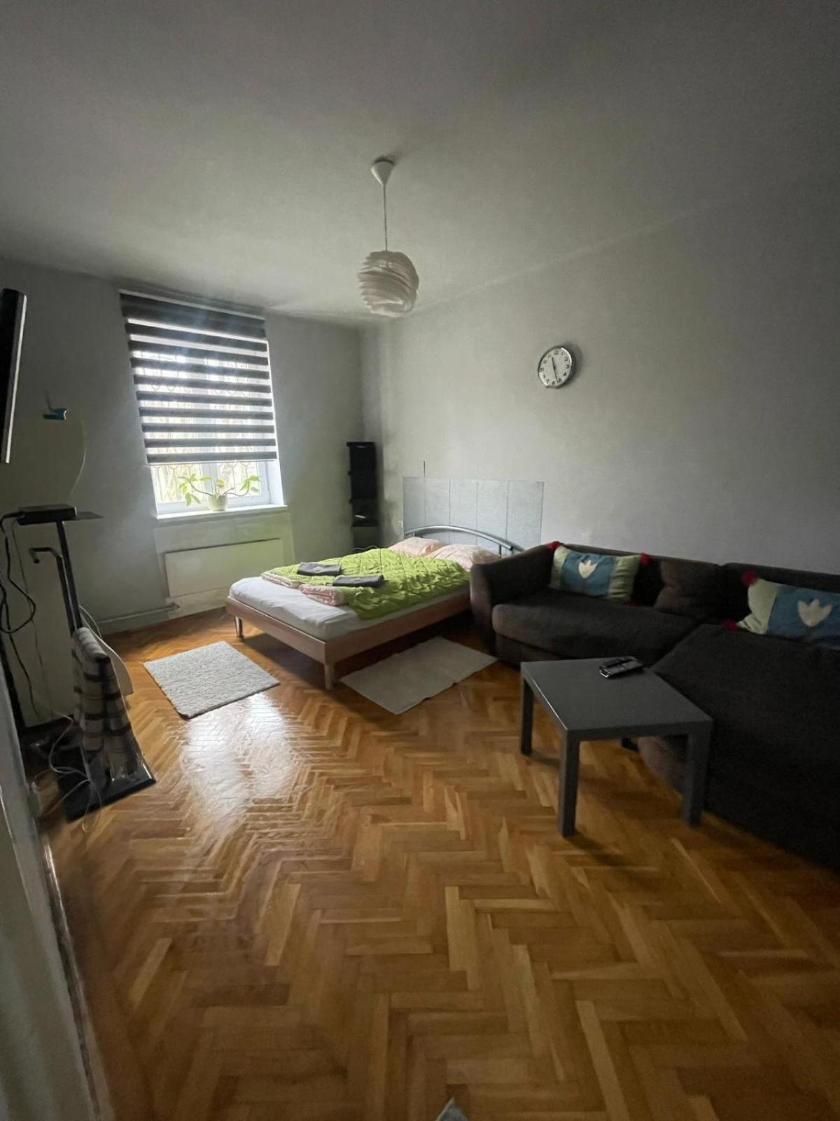 Downtown Apartman Near City Center & Miskolc Plaza Екстер'єр фото