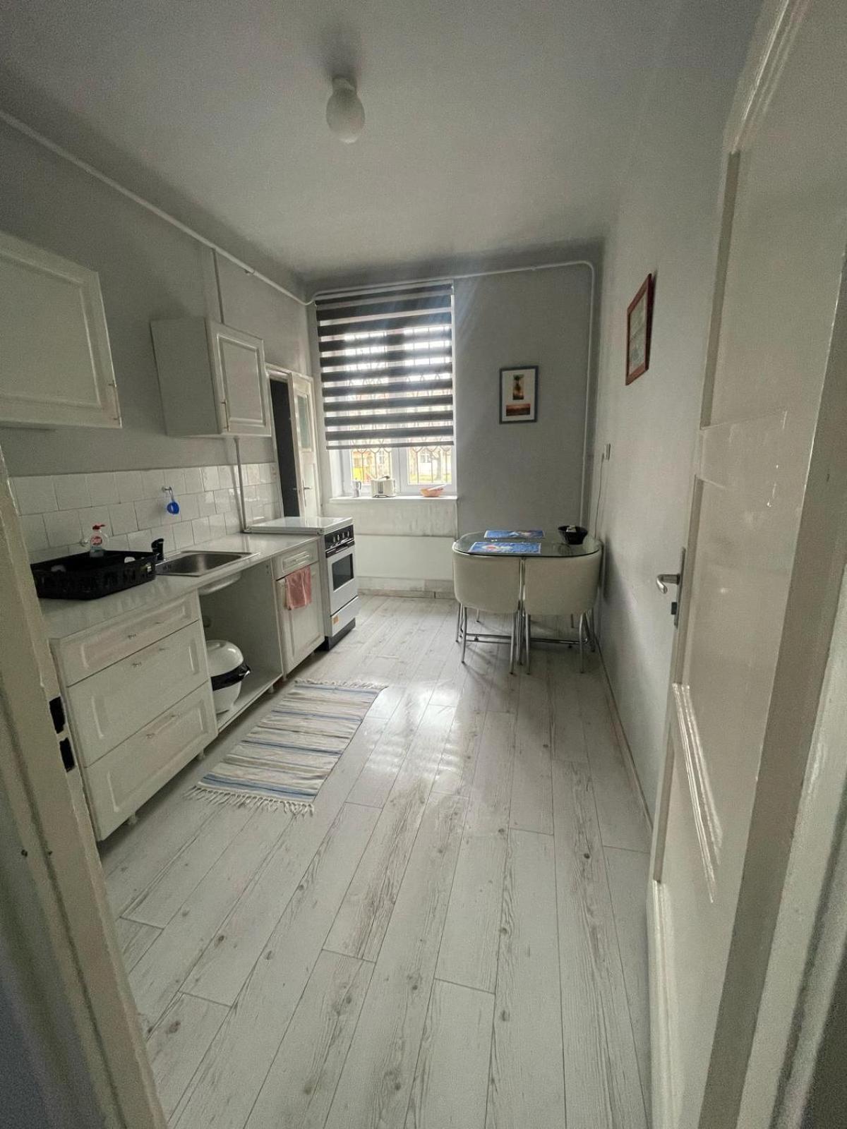 Downtown Apartman Near City Center & Miskolc Plaza Екстер'єр фото