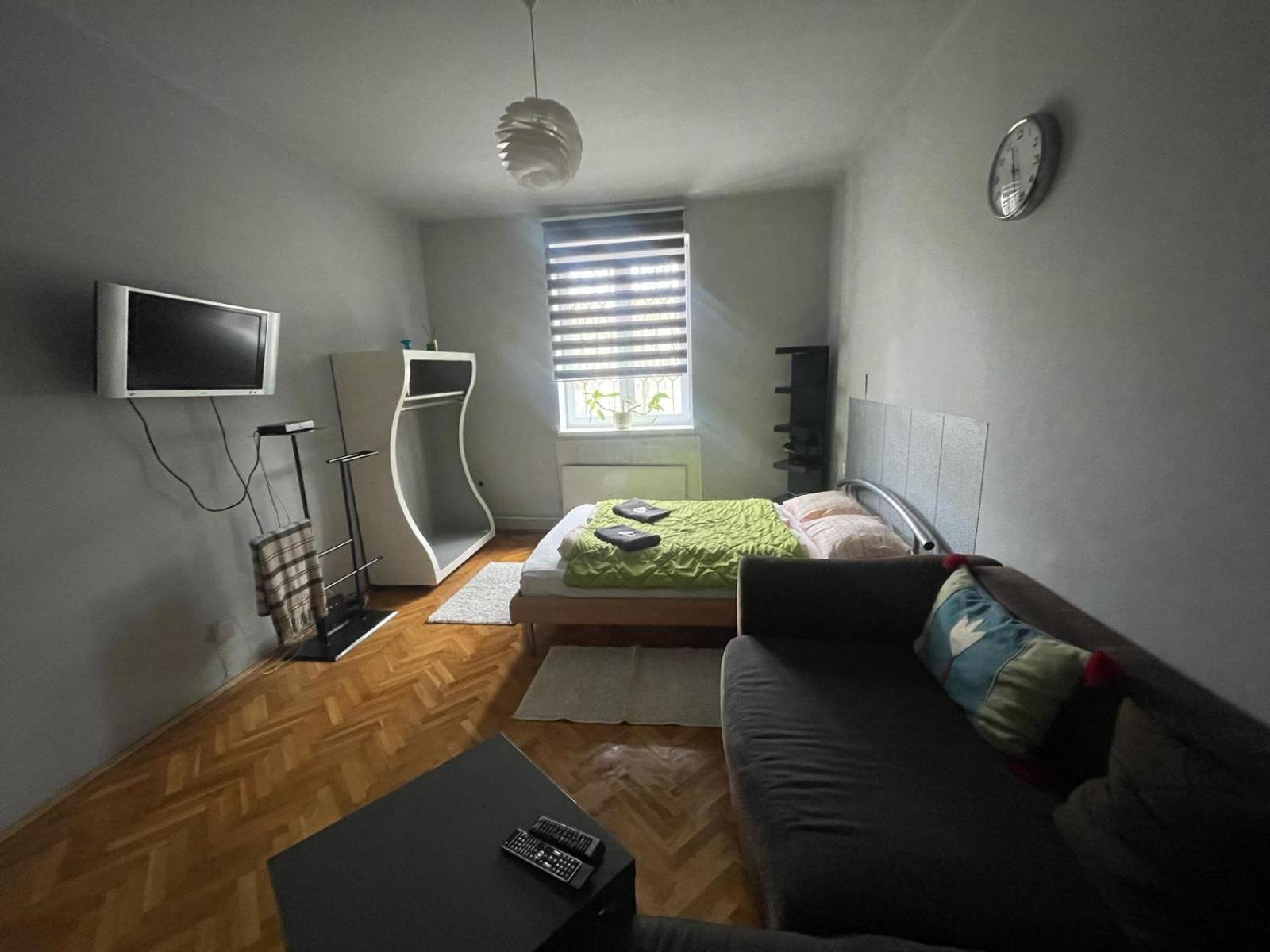 Downtown Apartman Near City Center & Miskolc Plaza Екстер'єр фото