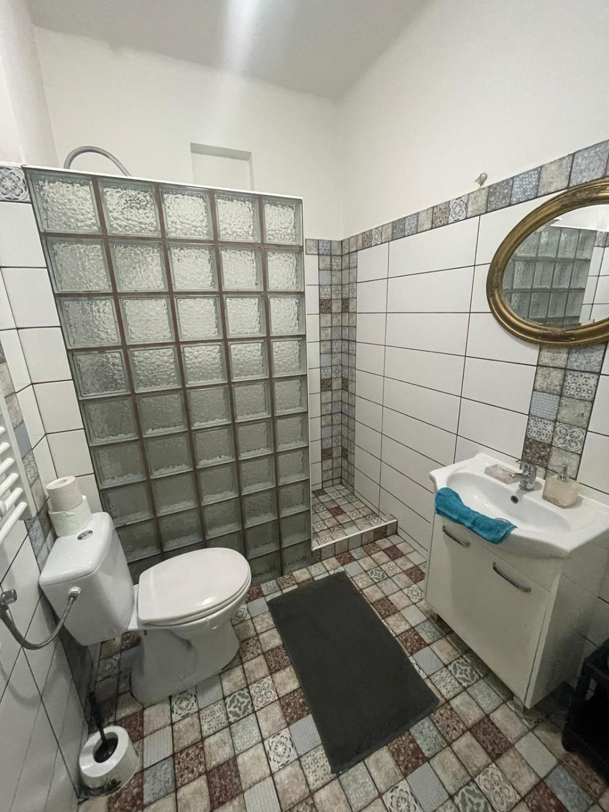 Downtown Apartman Near City Center & Miskolc Plaza Екстер'єр фото