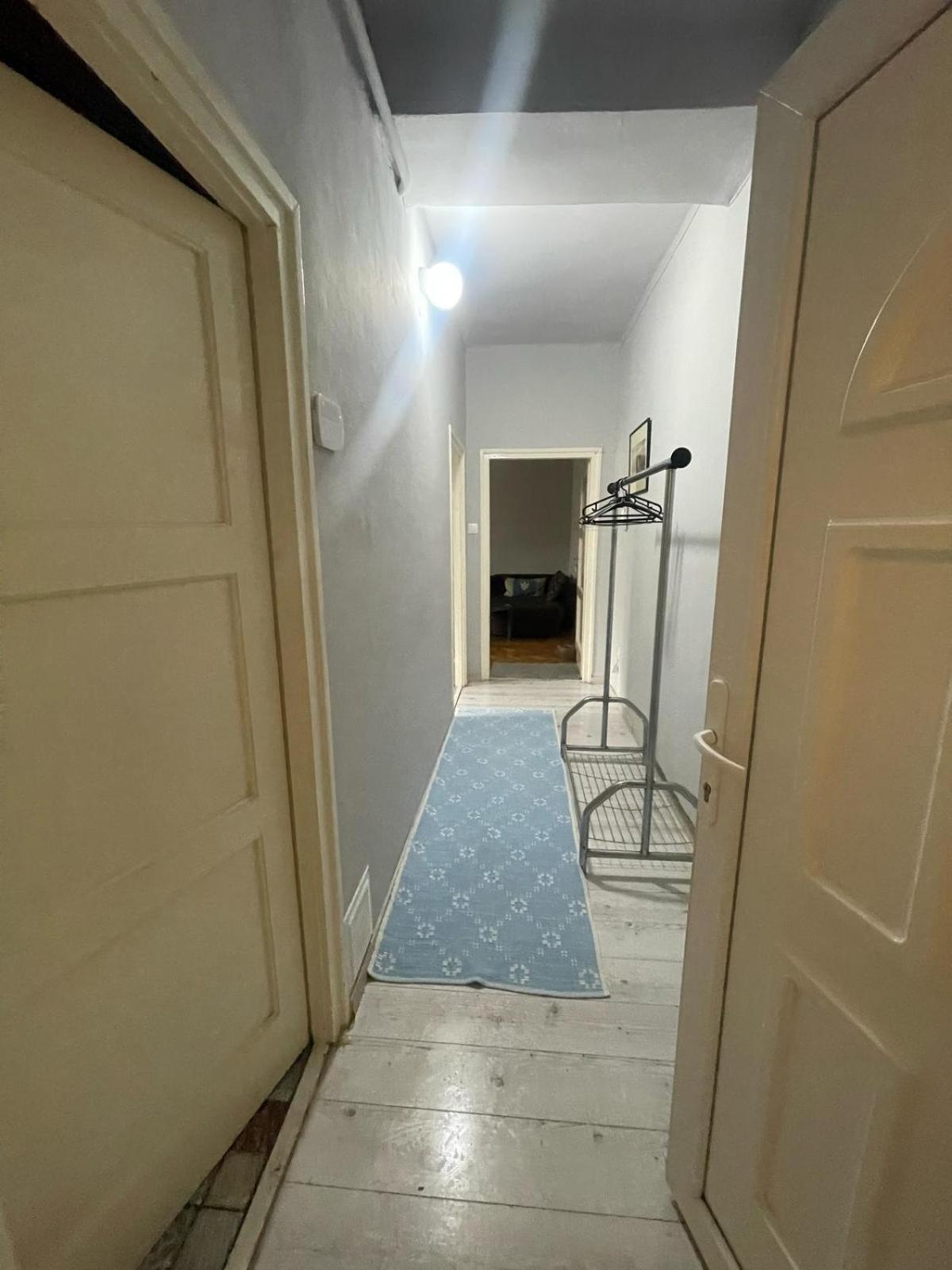 Downtown Apartman Near City Center & Miskolc Plaza Екстер'єр фото