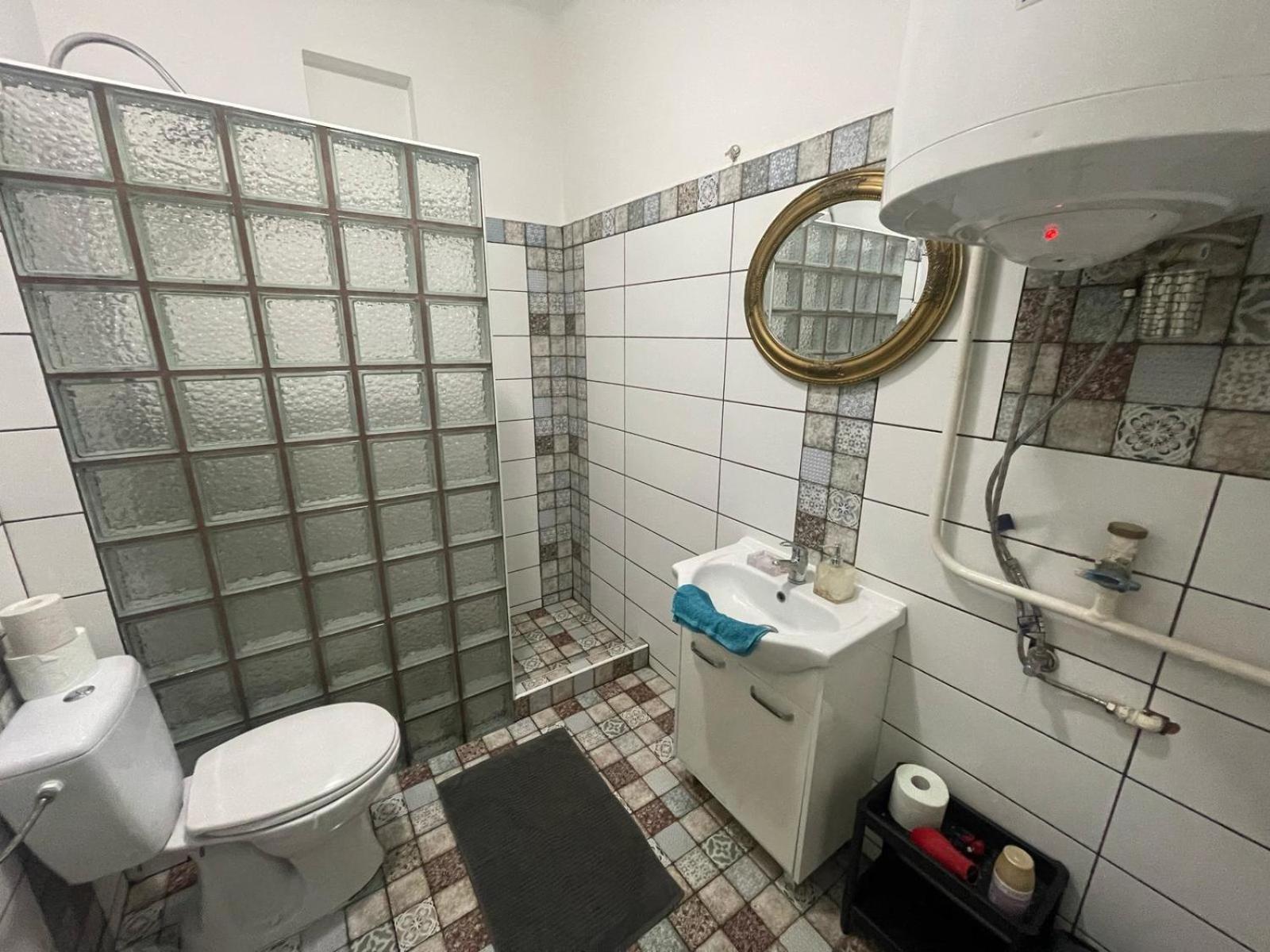 Downtown Apartman Near City Center & Miskolc Plaza Екстер'єр фото